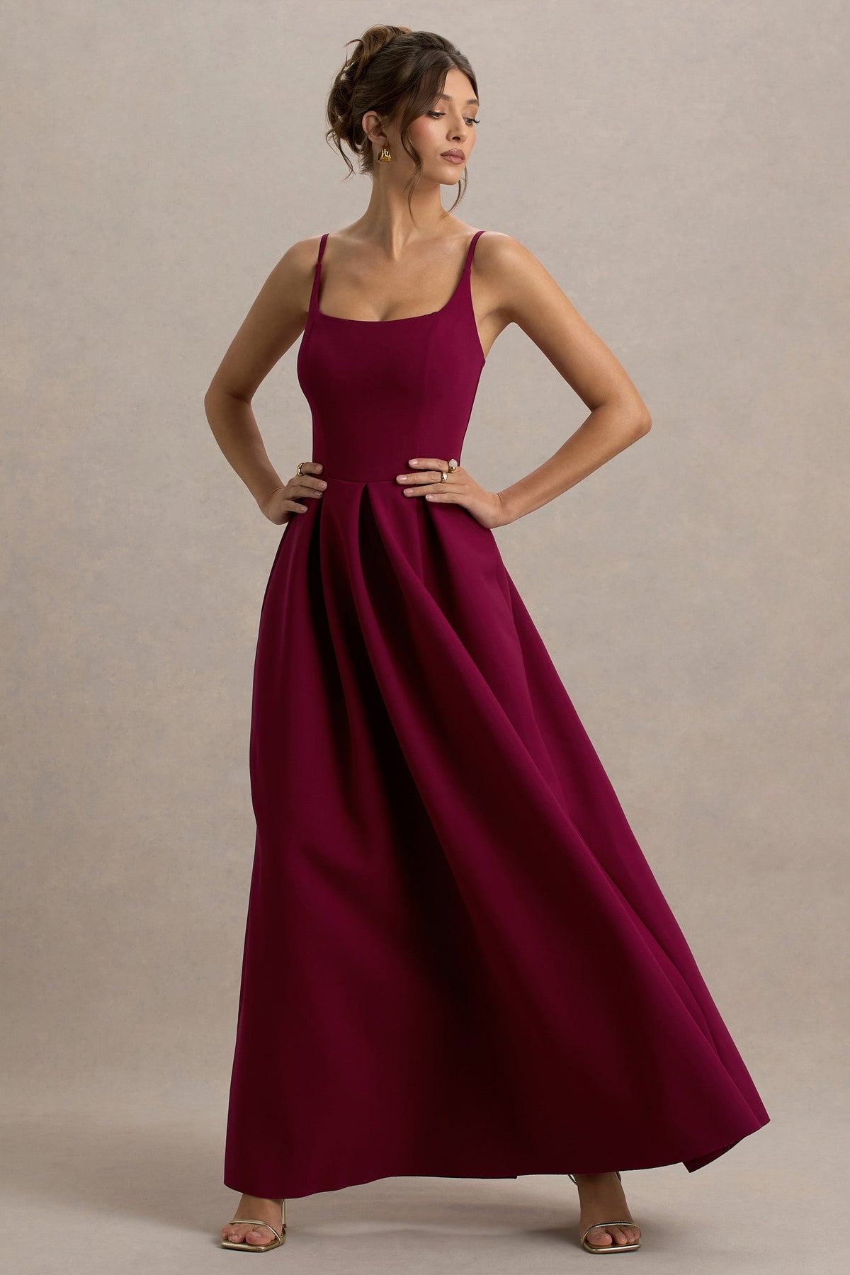 Bambina | Burgundy Scoop-Neck Pleated Maxi Dress